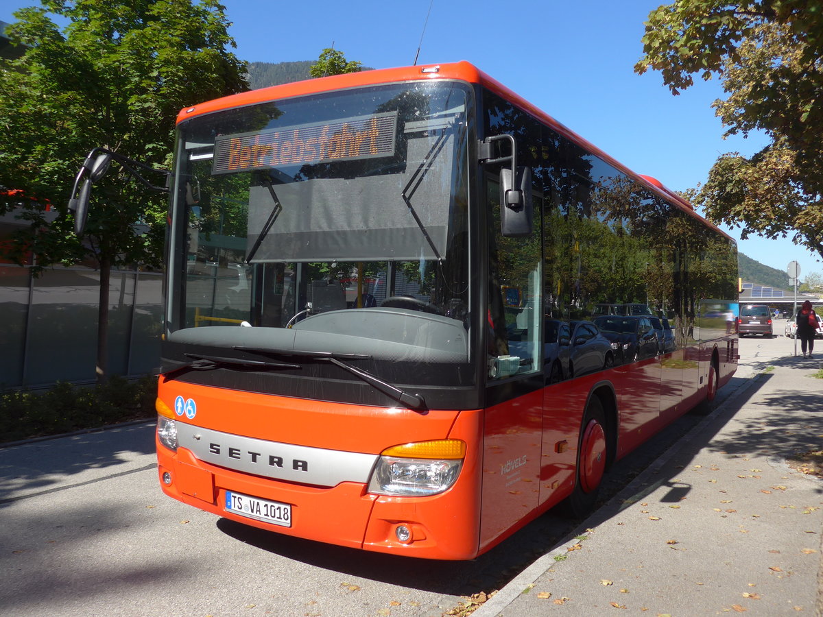 (196'968) - Hvels, Trostberg - TS-VA 1018 - Setra am 12. September 2018 beim Bahnhof Bad Reichenhall