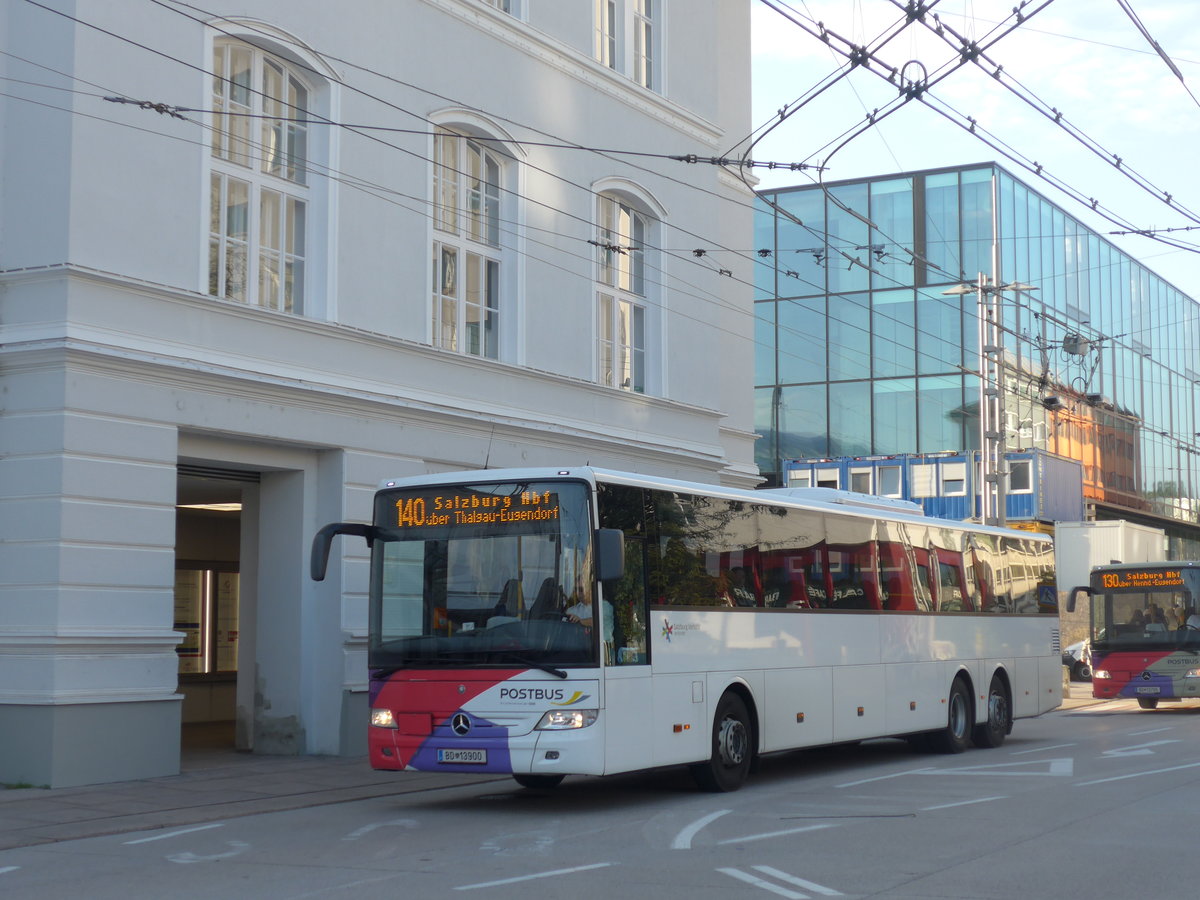 (197'034) - PostBus - BD 13'900 - Mercedes am 13. September 2018 beim Bahnhof Salzburg