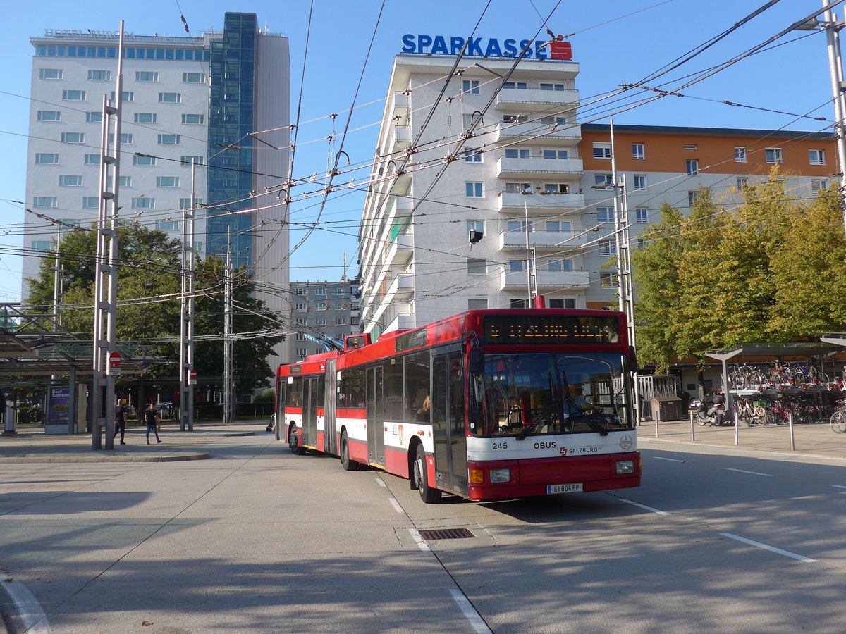 (197'073) - OBUS Salzburg - Nr. 245/S 804 EP - Grf&Stift Gelenktrolleybus (ex Nr. 9765) am 13. September 2018 beim Bahnhof Salzburg