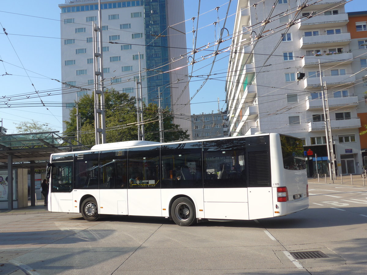 (197'085) - Albus, Salzburg - Nr. L1020/S 991 TH - MAN am 13. September 2018 beim Bahnhof Salzburg