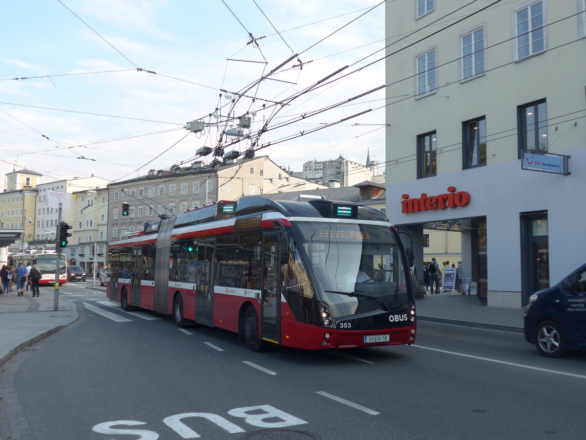 (197'351) - OBUS Salzburg - Nr. 353/S 934 TB - Solaris Gelenktrolleybus am 13. September 2018 in Salzburg, Hanuschplatz