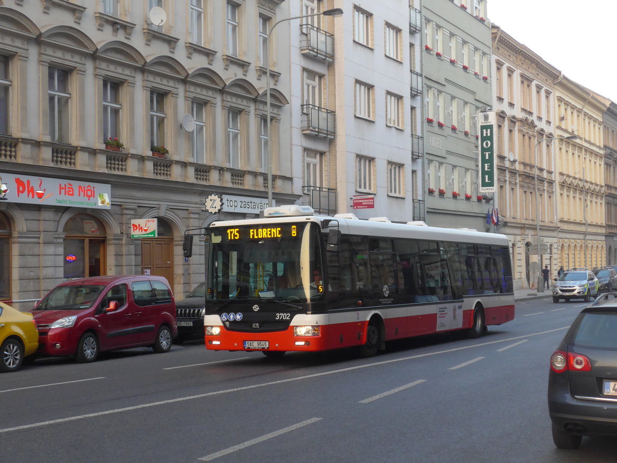 (198'463) - DPP Praha - Nr. 3702/5AC 9545 - SOR am 18. Oktober 2018 in Praha, Florenc