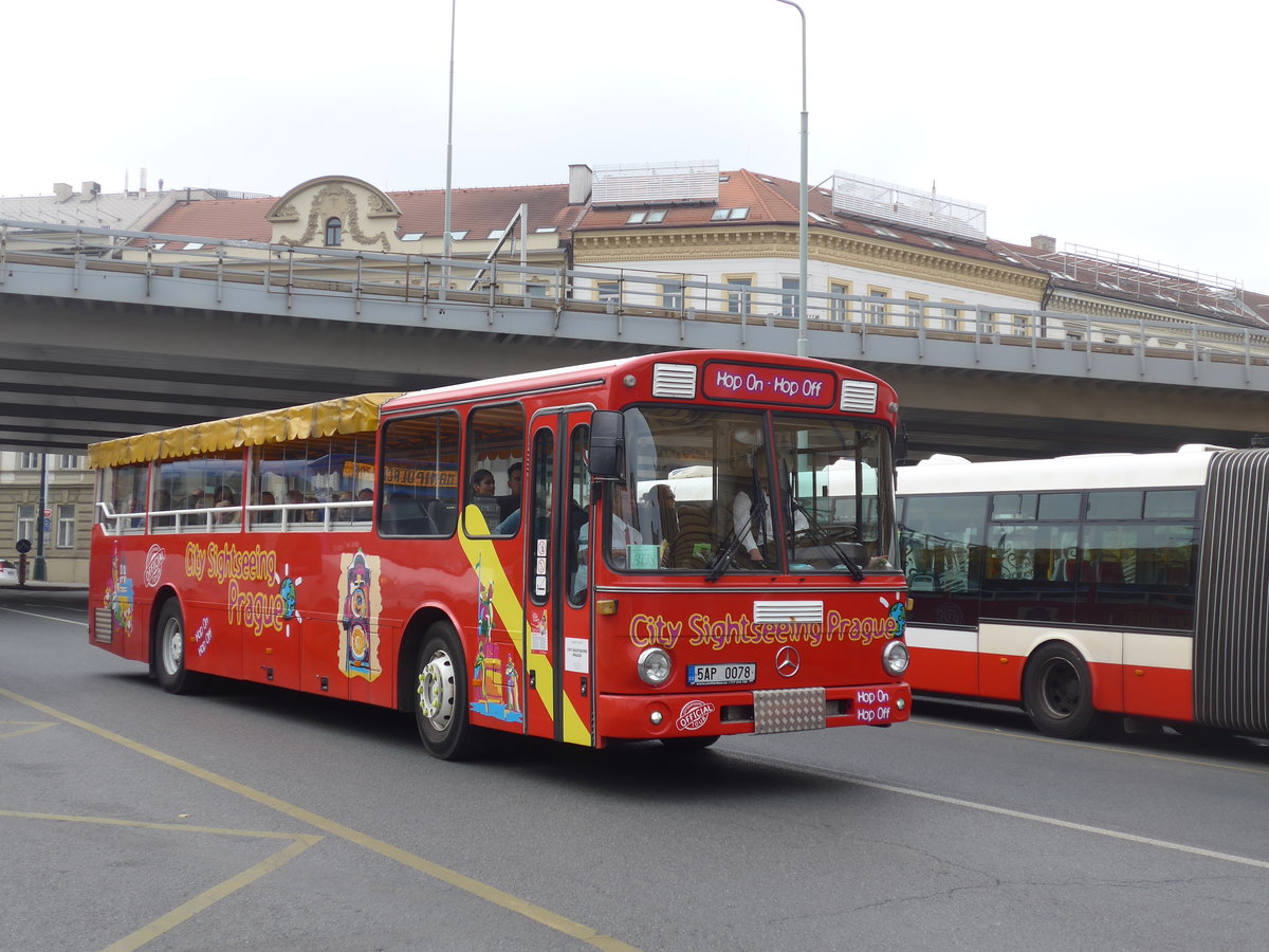 (198'629) - Sightseeing, Praha - 5AP 0078 - Mercedes (ex Prague Travel, Praha; ex Taeter, D-Dresden; ex Deutschland HN-SL 191) am 19. Oktober 2018 in Praha, Florenc