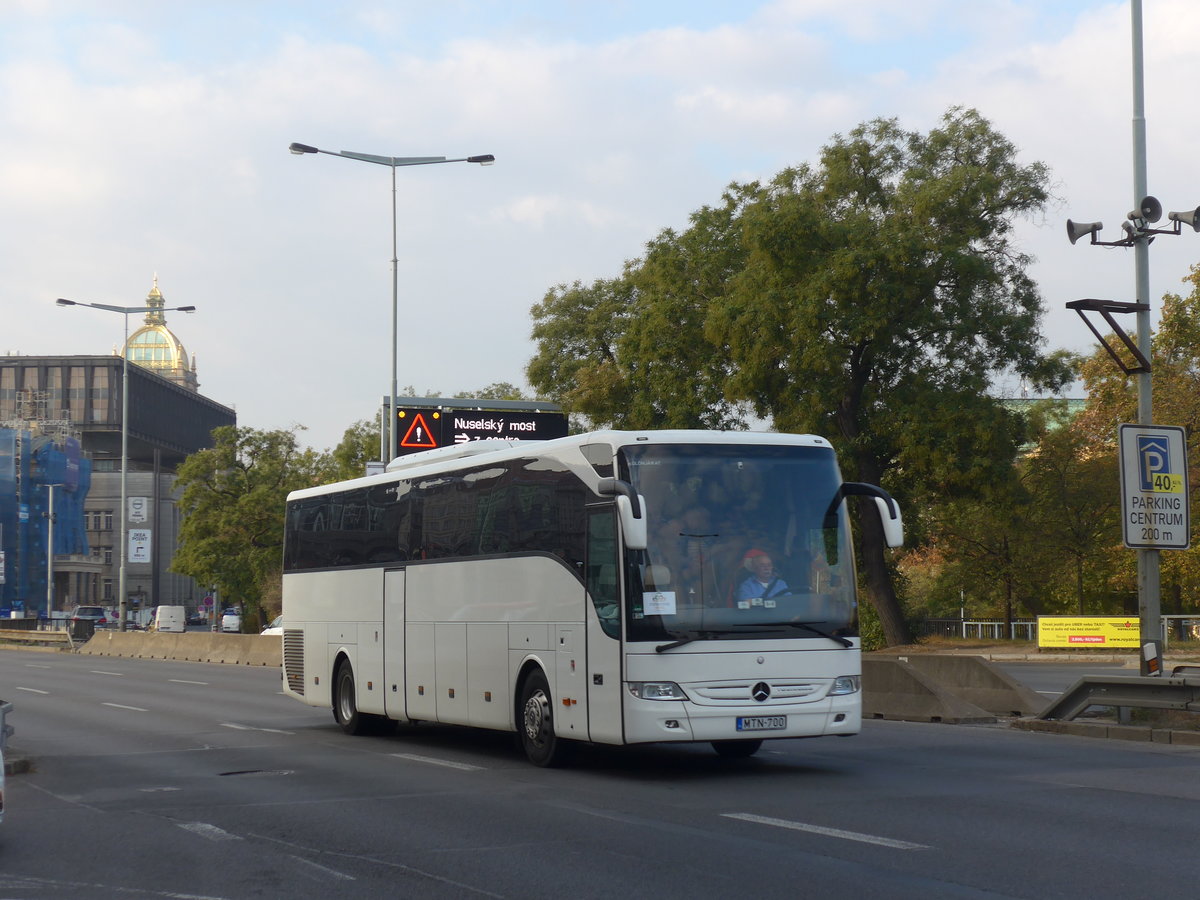 (198'959) - Aus Ungarn: ??? - MTN-700 - Mercedes am 21. Oktober 2018 in Praha, Hlavn Ndraz