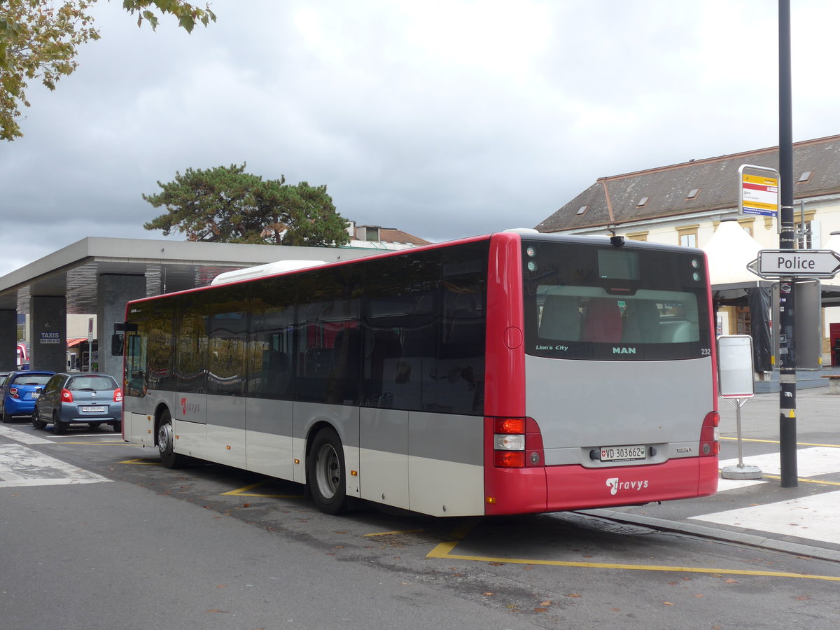 (198'995) - TRAVYS Yverdon - Nr. 232/VD 303'662 - MAN am 28. Oktober 2018 beim Bahnhof Yverdon