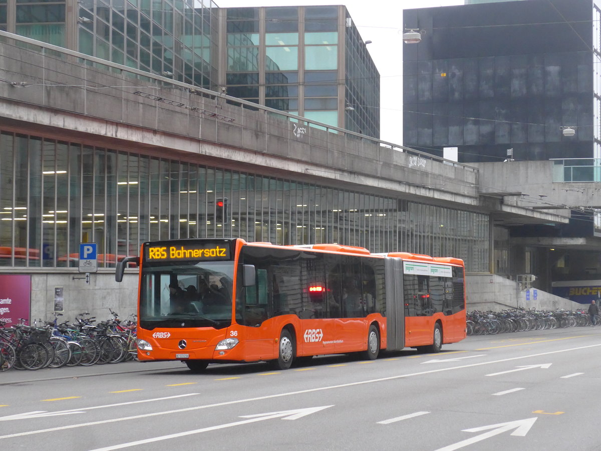 (199'080) - RBS Worblaufen - Nr. 36/BE 533'236 - Mercedes am 29. Oktober 2018 beim Bahnhof Bern