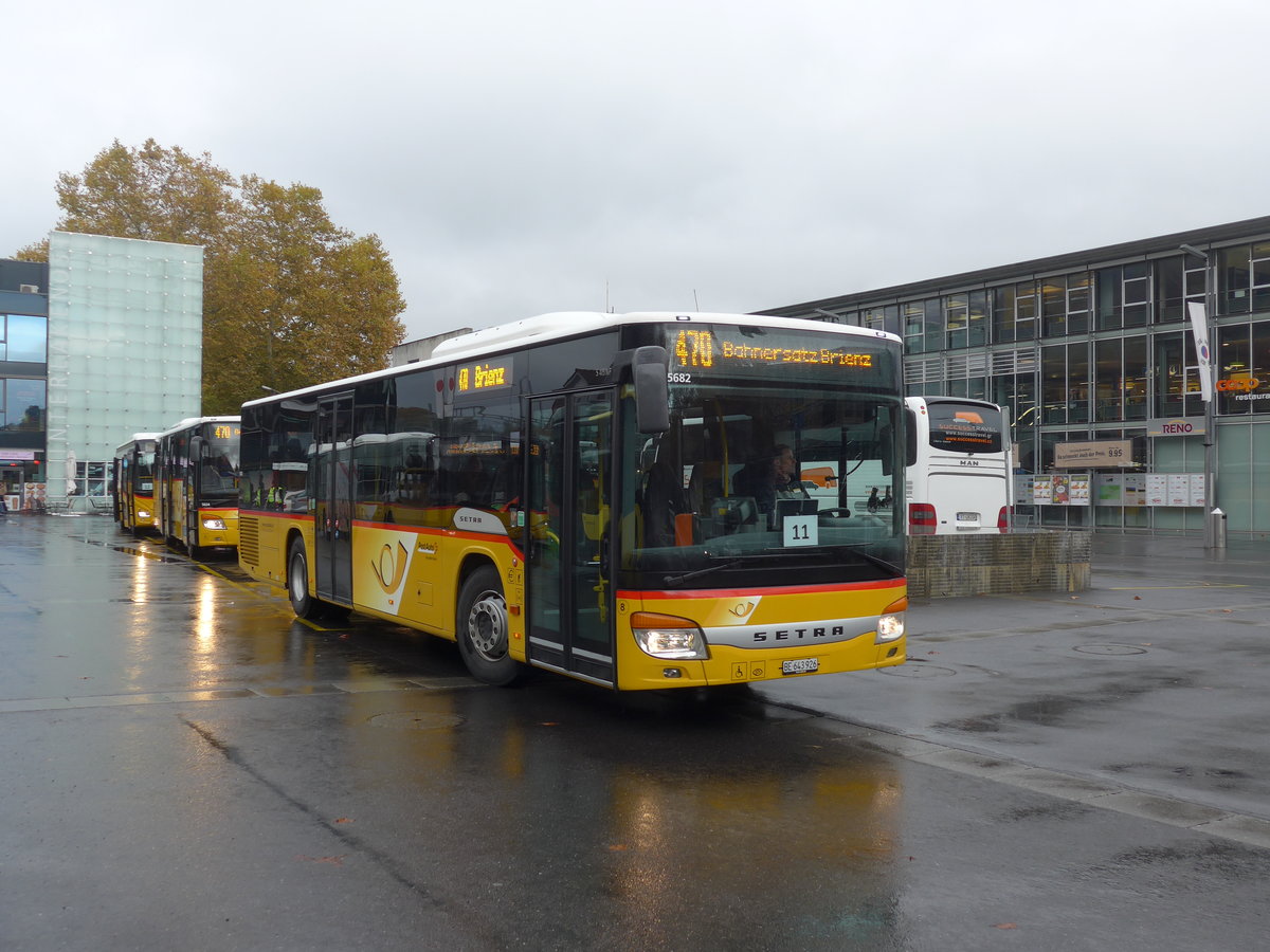 (199'150) - Flck, Brienz - Nr. 8/BE 643'926 - Setra am 29. Oktober 2018 beim Bahnhof Interlaken Ost