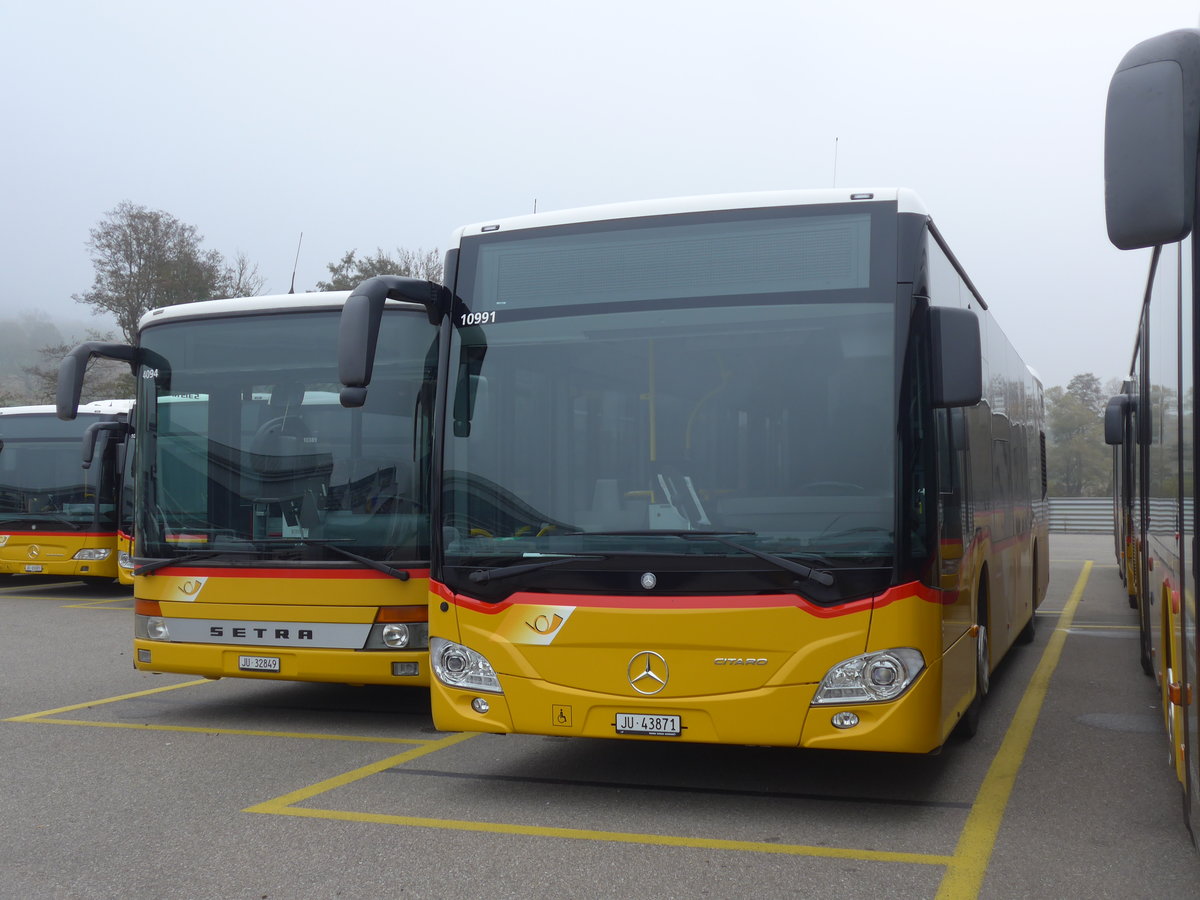 (199'207) - CarPostal Ouest - JU 43'871 - Mercedes am 4. November 2018 in Develier, Parkplatz