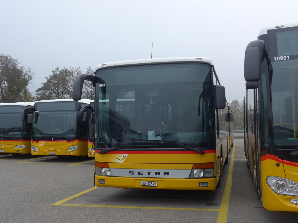 (199'208) - CarPostal Ouest - JU 32'849 - Setra (ex Nr. 18) am 4. November 2018 in Develier, Parkplatz