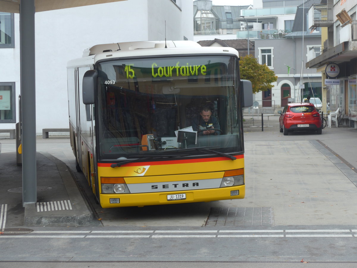 (199'256) - CarPostal Ouest - JU 1319 - Setra (ex Stucki, Porrentruy Nr. 21) am 4. November 2018 beim Bahnhof Delmont