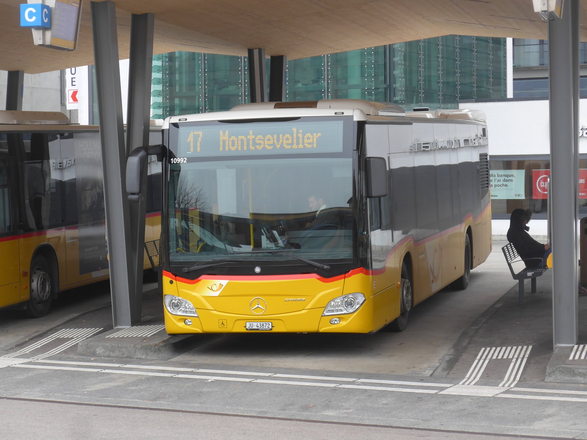 (199'262) - CarPostal Ouest - JU 43'872 - Mercedes am 4. November 2018 beim Bahnhof Delmont