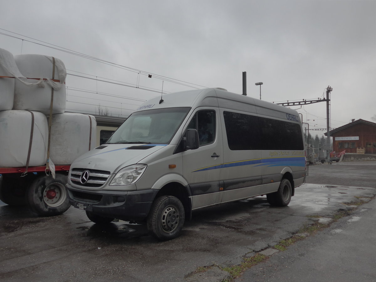 (199'619) - Oehrli, Lenk - Mercedes am 26. November 2018 beim Bahnhof Lenk