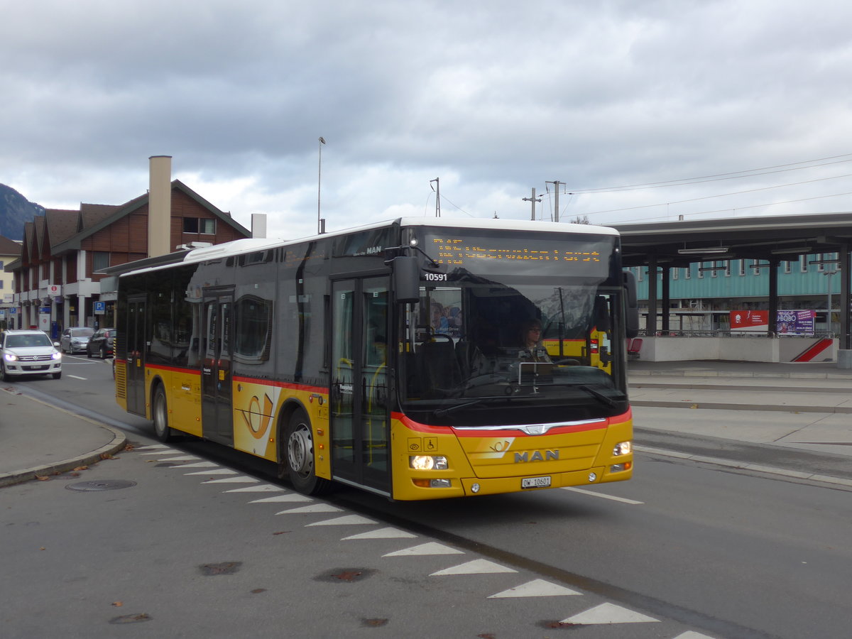 (199'840) - Dillier, Sarnen - Nr. 1/OW 10'601 - MAN am 8. Dezember 2018 beim Bahnhof Sarnen