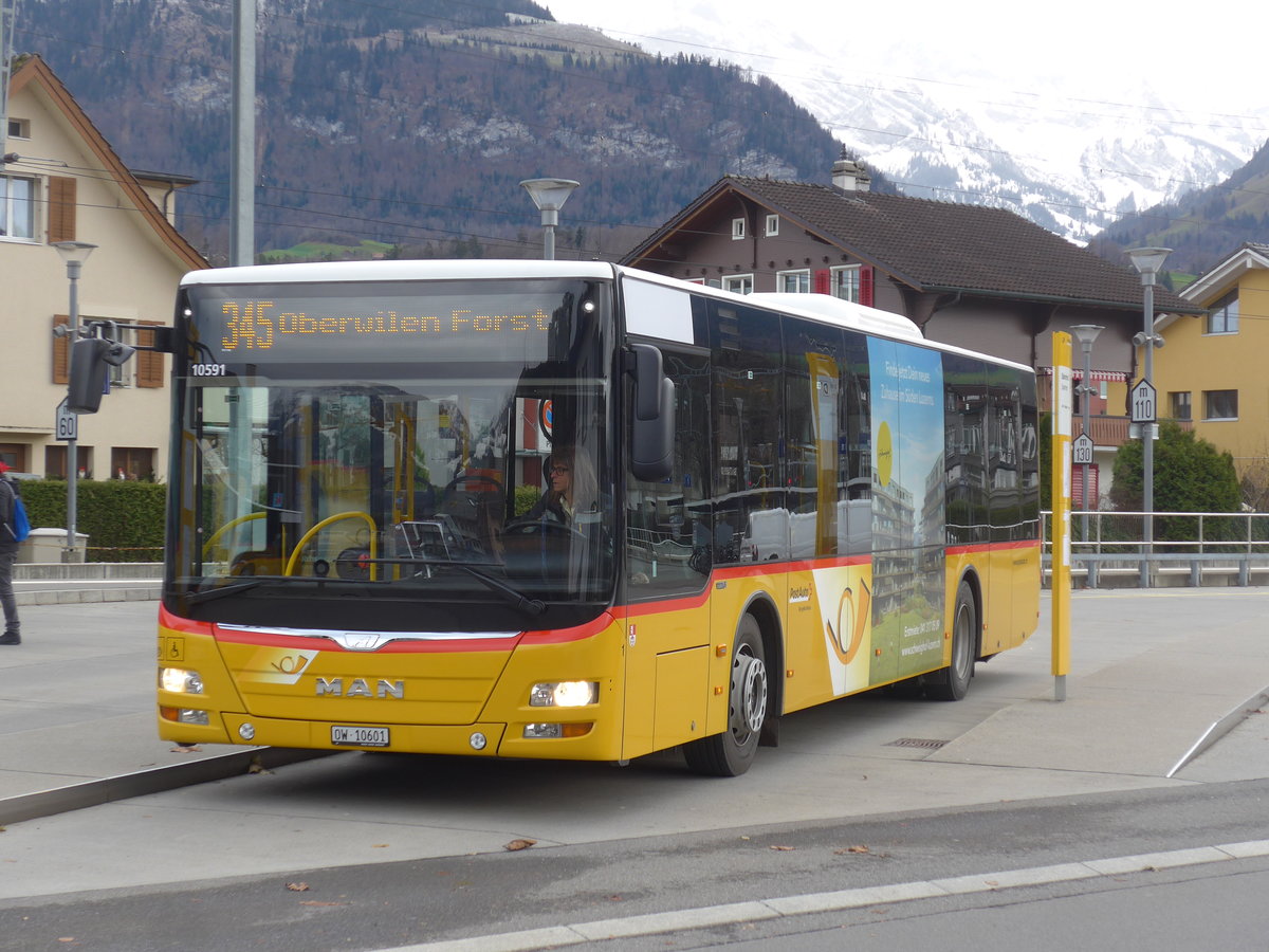 (199'841) - Dillier, Sarnen - Nr. 1/OW 10'601 - MAN am 8. Dezember 2018 beim Bahnhof Sarnen