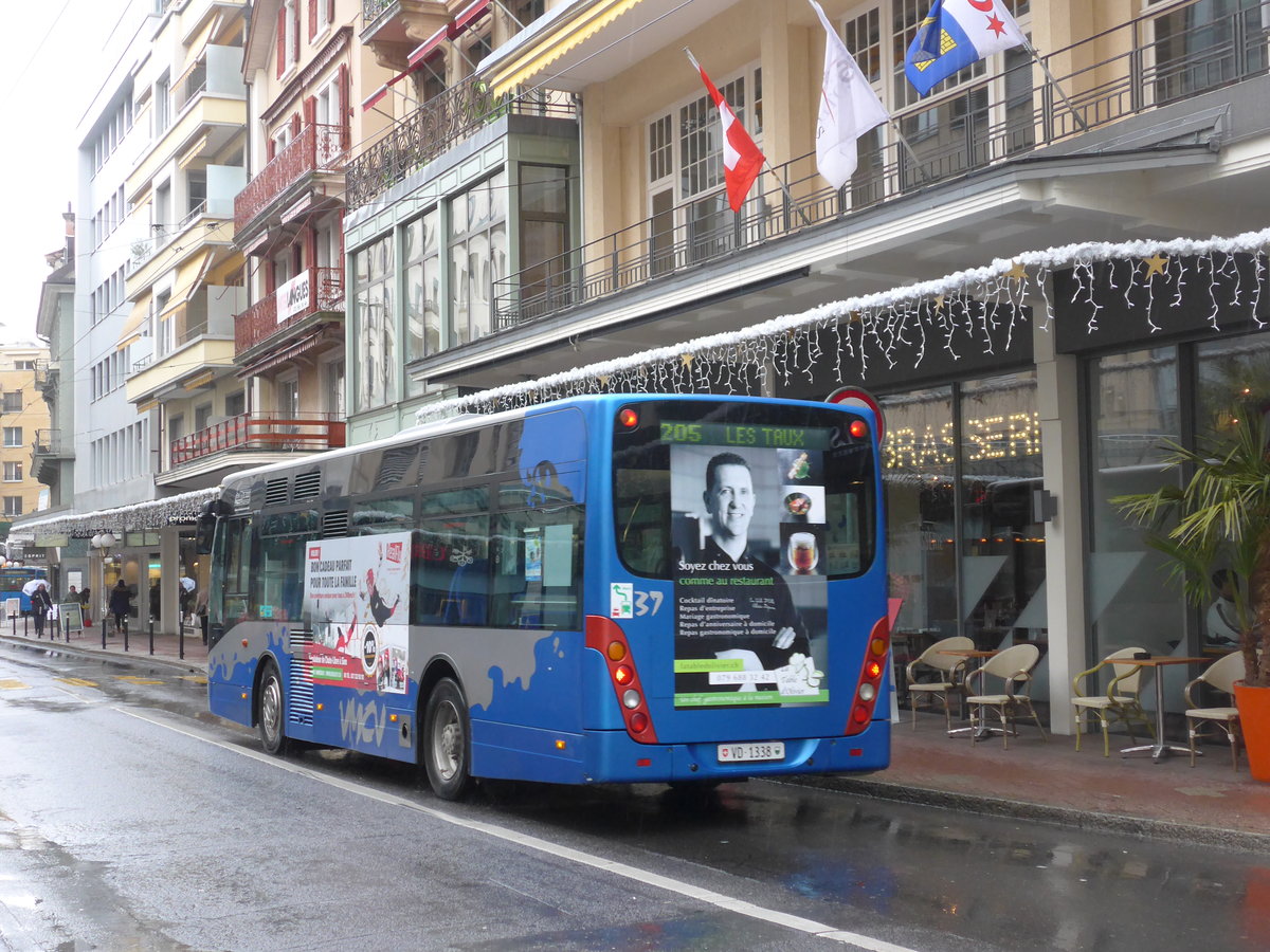 (200'027) - VMCV Clarens - Nr. 37/VD 1338 - Van Hool am 17. Dezember 2018 in Montreux, Casino