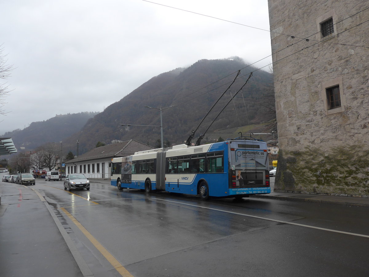 (200'059) - VMCV Clarens - Nr. 1 - Van Hool Gelenktrolleybus am 17. Dezember 2018 beim Bahnhof Villeneuve