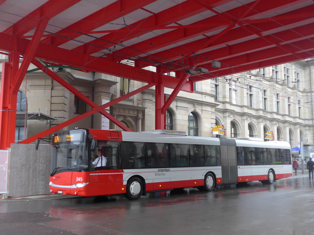 (200'096) - SW Winterthur - Nr. 345/ZH 766'345 - Solaris am 23. Dezember 2018 beim Hauptbahnhof Winterthur