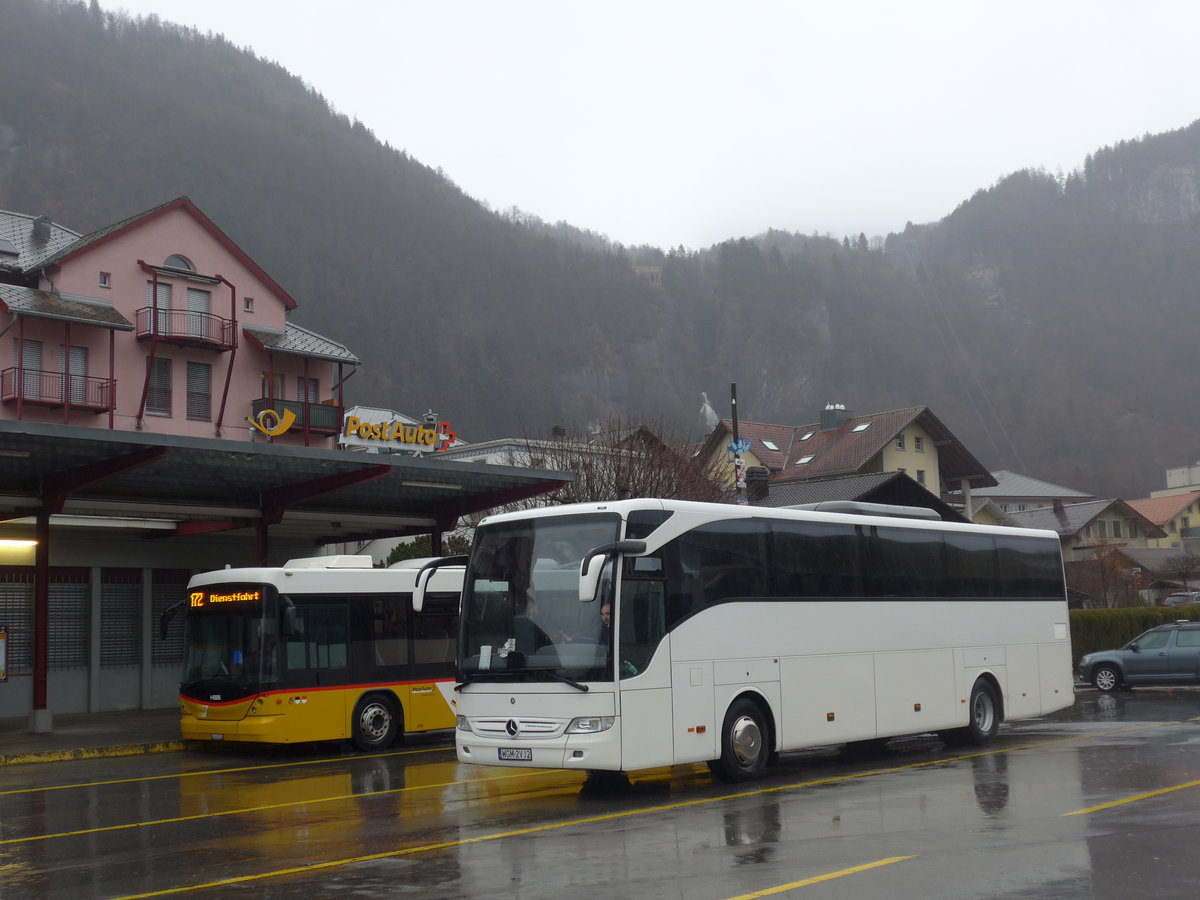 (200'099) - Aus Polen: Telefun, Warszawa - WGM 2VJ2 - Mercedes am 24. Dezember 2018 in Meiringen, Postautostation