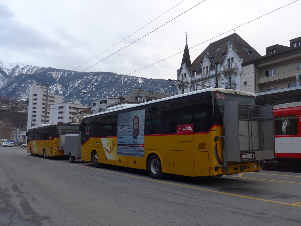 (201'359) - PostAuto Wallis - VS 424'839 - Iveco am 27. Januar 2019 beim Bahnhof Brig