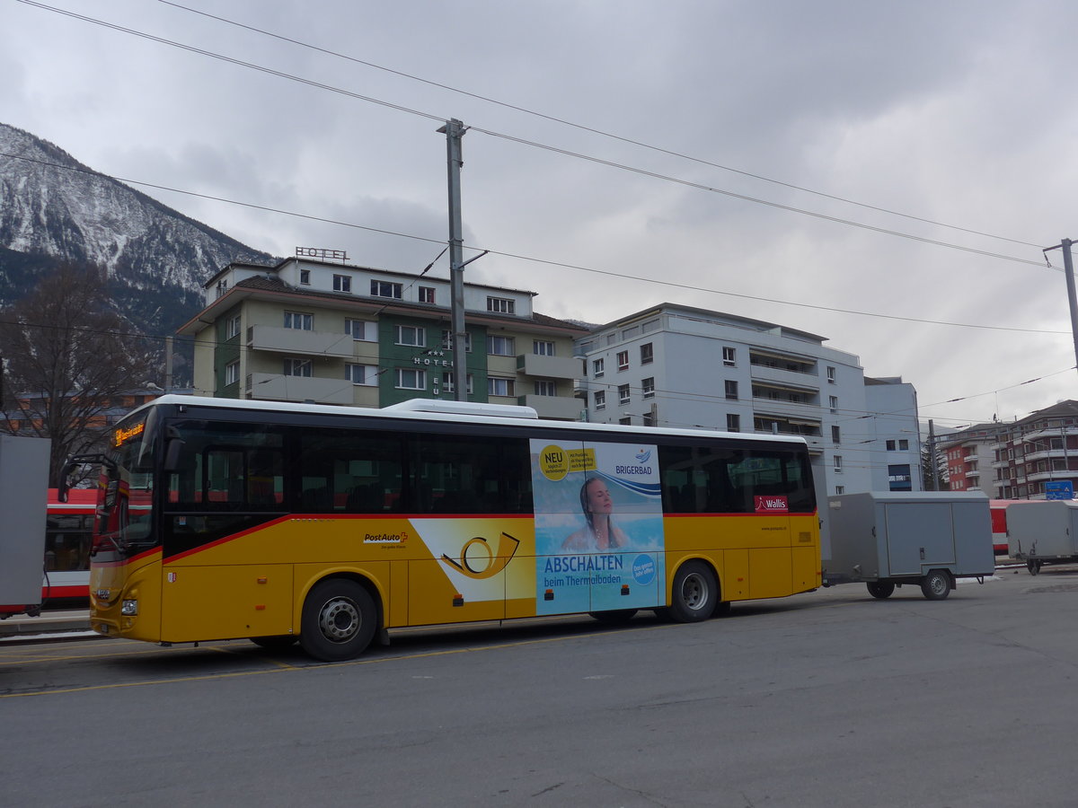 (201'361) - PostAuto Wallis - VS 424'842 - Iveco am 27. Januar 2019 beim Bahnhof Brig