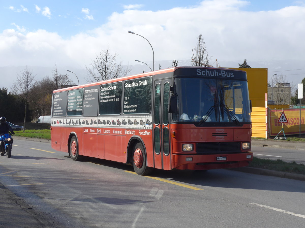 (202'306) - Schuhbus, Fahrwangen - FR 342'583 - NAW/Hess am 11. Mrz 2019 beim Bahnhof Meyrin