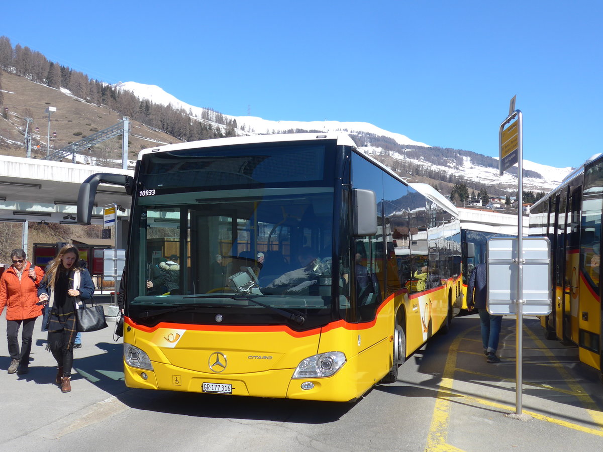 (202'617) - PostAuto Graubnden - GR 177'316 - Mercedes am 20. Mrz 2019 beim Bahnhof Scuol-Tarasp