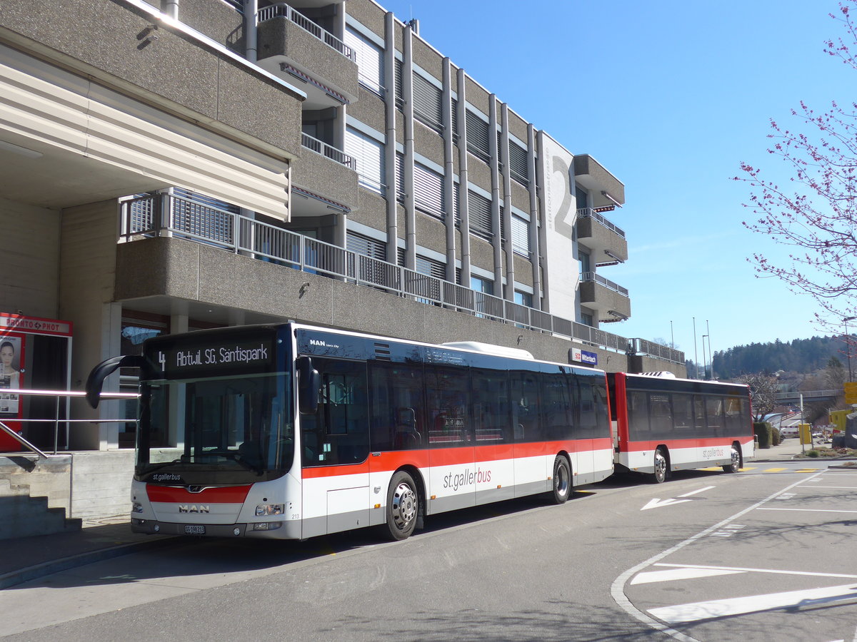 (202'717) - St. Gallerbus, St. Gallen - Nr. 213/SG 198'213 - MAN am 21. Mrz 2019 beim Bahnhof Wittenbach