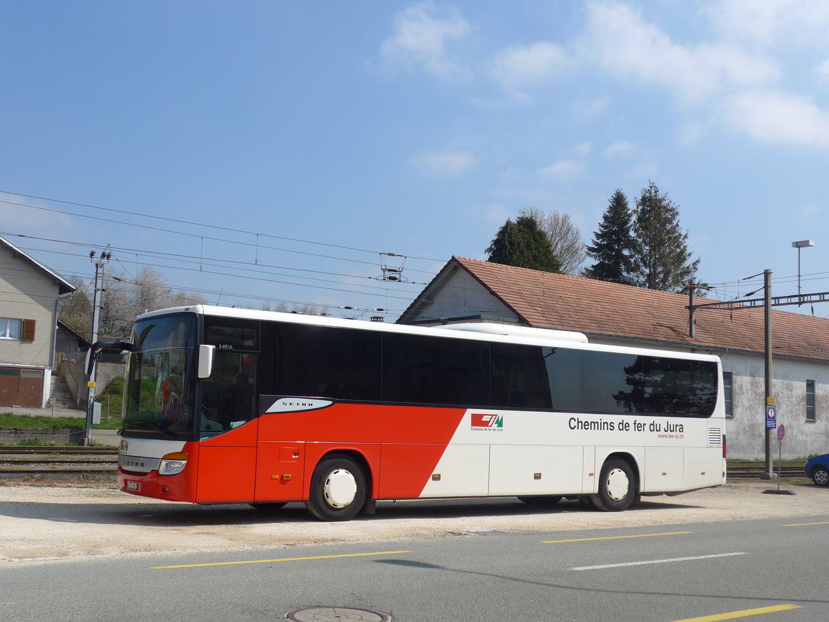 (203'736) - CJ Tramelan - Nr. 120/BE 998 - Setra am 15. April 2019 beim Bahnhof Bonfol