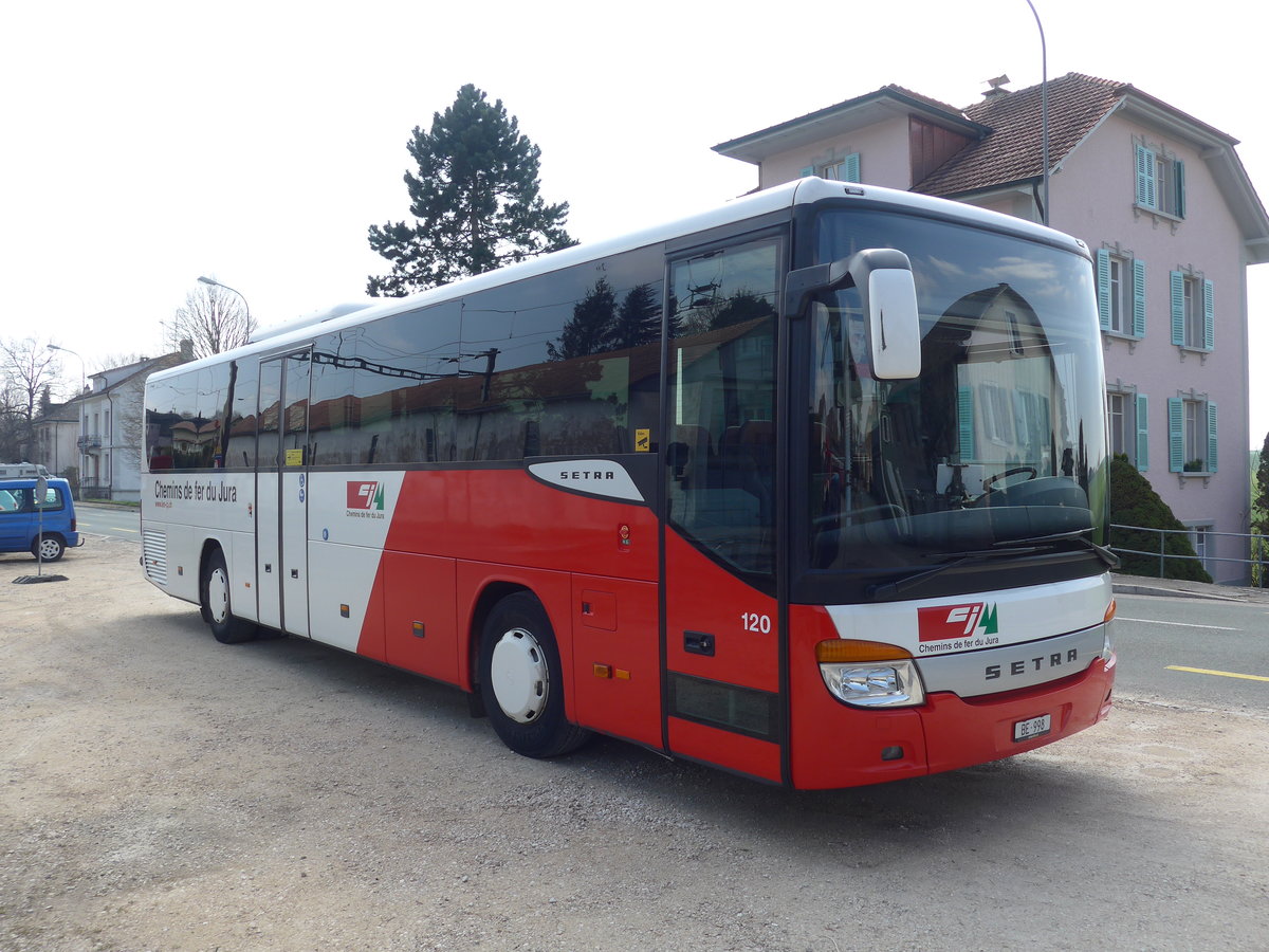 (203'744) - CJ Tramelan - Nr. 120/BE 998 - Setra am 15. April 2019 beim Bahnhof Bonfol