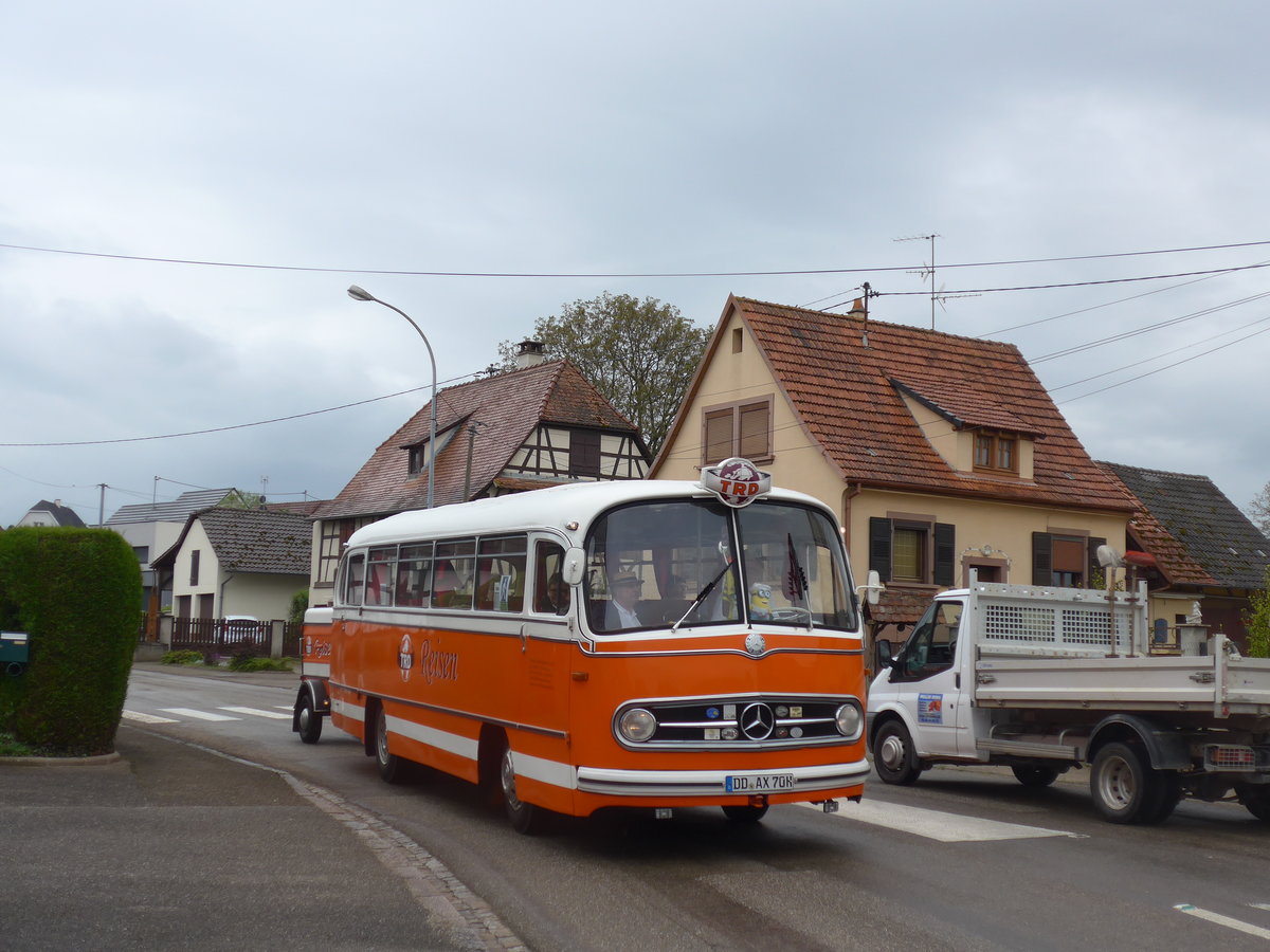 (204'188) - Aus Deutschland: TRD-Reisen, Dresden - DD-AX 70H - Mercedes am 27. April 2019 in Stundwiller, Rue Principale