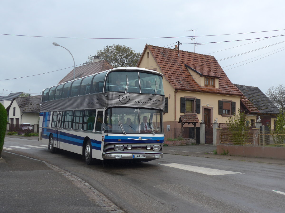 (204'215) - Aus Deutschland: ??? - LAN-BA 68H - Neoplan am 27. April 2019 in Stundwiller, Rue Principale