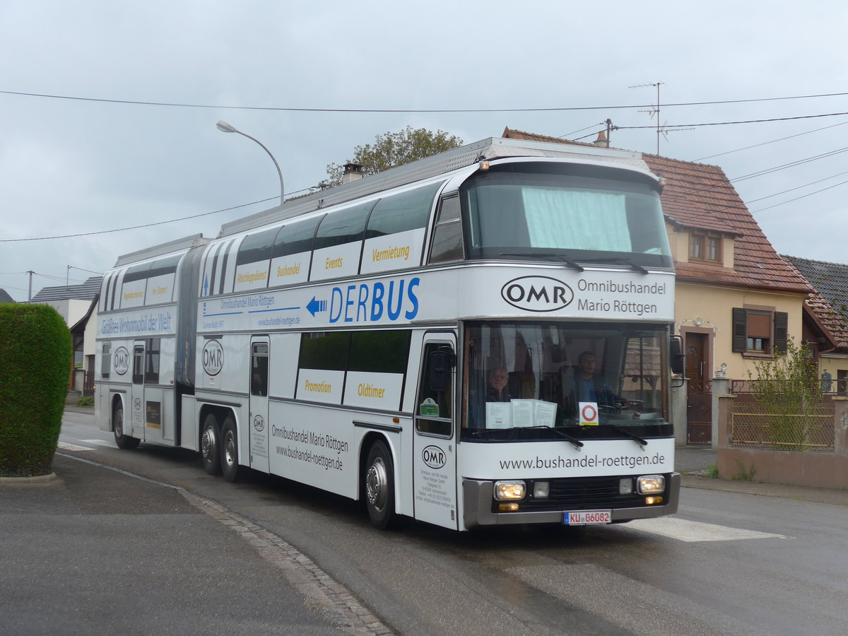 (204'228) - Aus Deutschland: Rttgen, Untersteinach - KU 06'082 - Neoplan am 27. April 2019 in Stundwiller, Rue Principale (1997: Grsstes Wohnmobil der Welt)