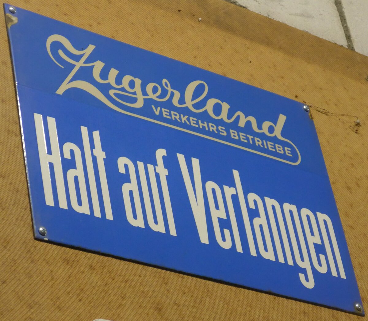 (205'240) - Zugerland VERKEHRS BETRIEBE-Haltestellenschild am 18. Mai 2019 in Neuheim, ZDT