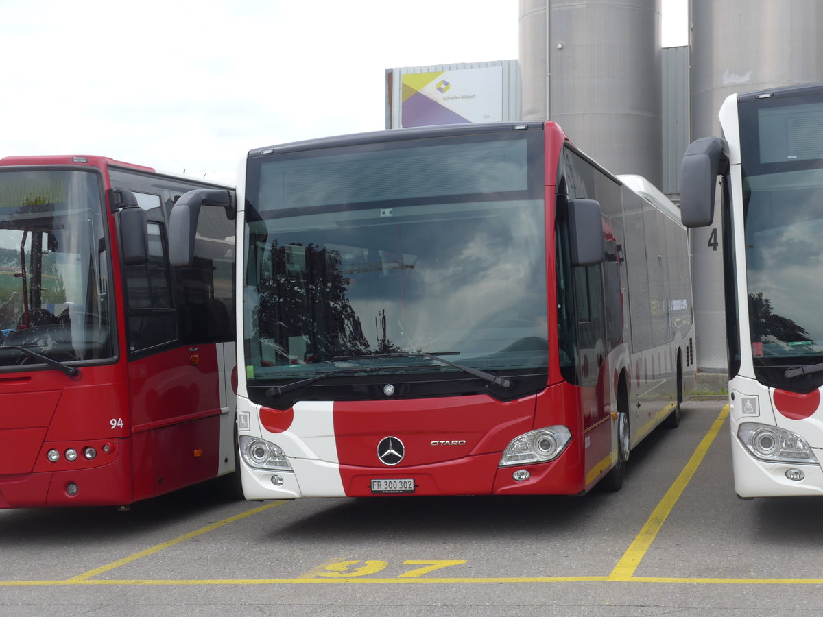 (205'465) - TPF Fribourg - Nr. 1020/FR 300'302 - Mercedes am 25. Mai 2019 in Romont, Garage