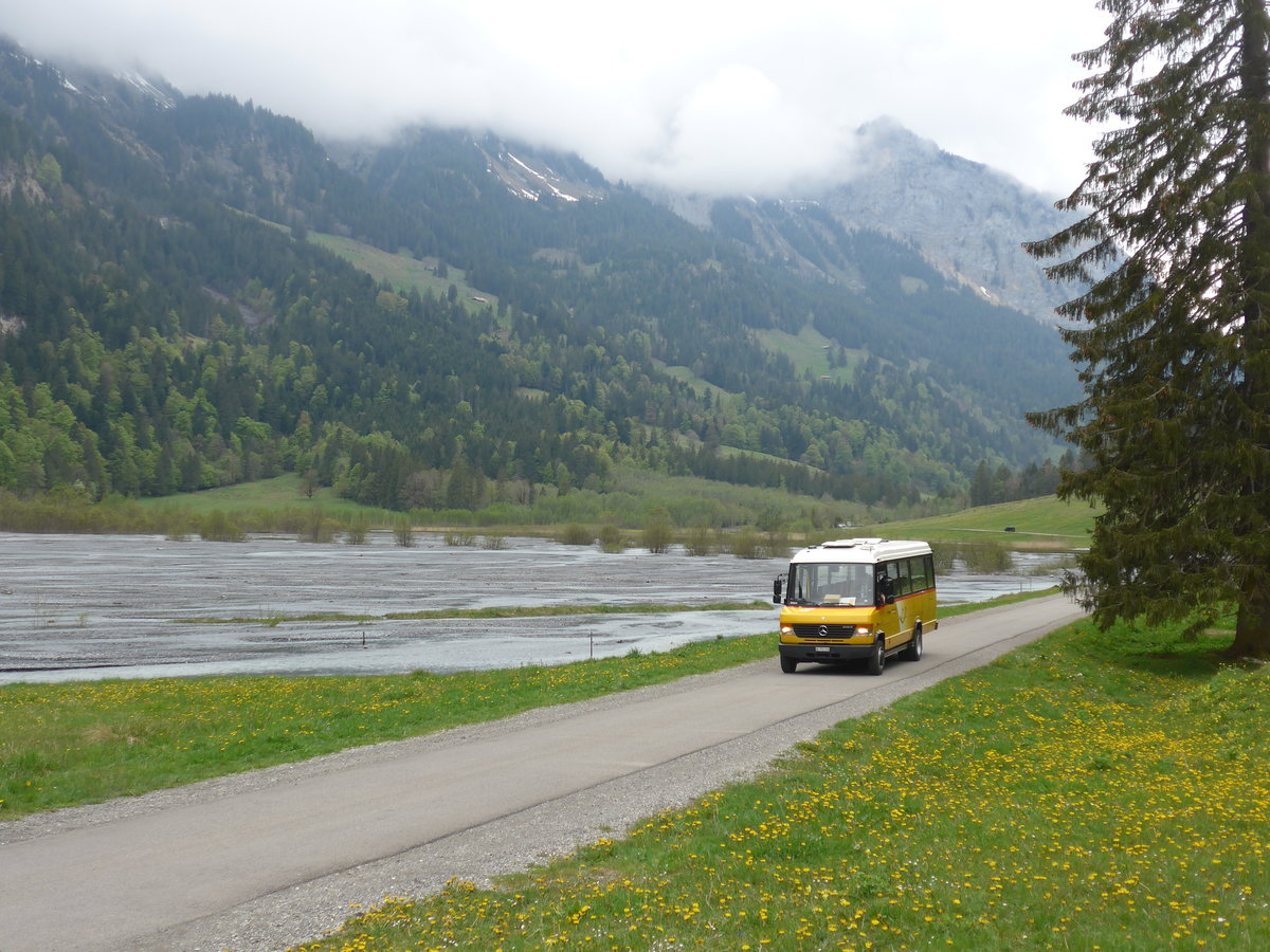 (205'510) - PostAuto Bern - BE 755'378 - Mercedes/Kusters am 26. Mai 2019 in Kiental, Tschingelsee