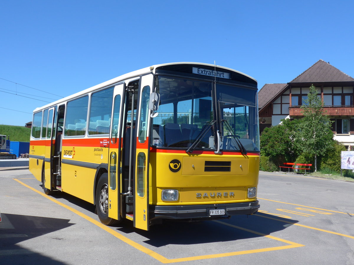 (205'704) - Eichenberger, Bsingen - FR 335'303 - Saurer/R&J (ex Schlapp, Cottens; ex Ruklic, Schaffhausen; ex Heim, Flums; ex Frigg, Zernez; ex P 24'279) am 2. Juni 2019 beim Bahnhof Biglen