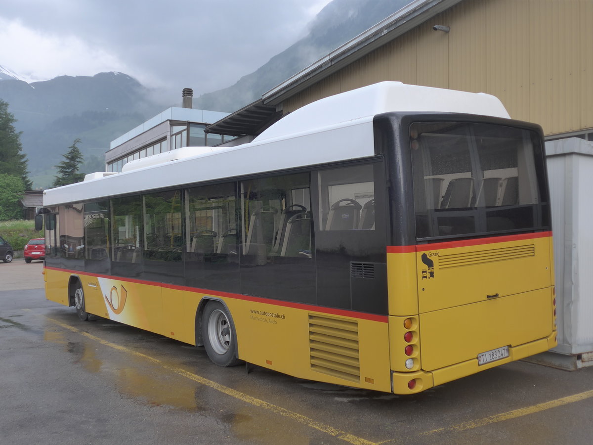 (206'248) - Marchetti, Airolo - TI 183'247 - Scania/Hess (ex Busland, Burgdorf Nr. 41; ex Demofahrzeug Hess, Bellach) am 9. Juni 2019 in Airolo Garage