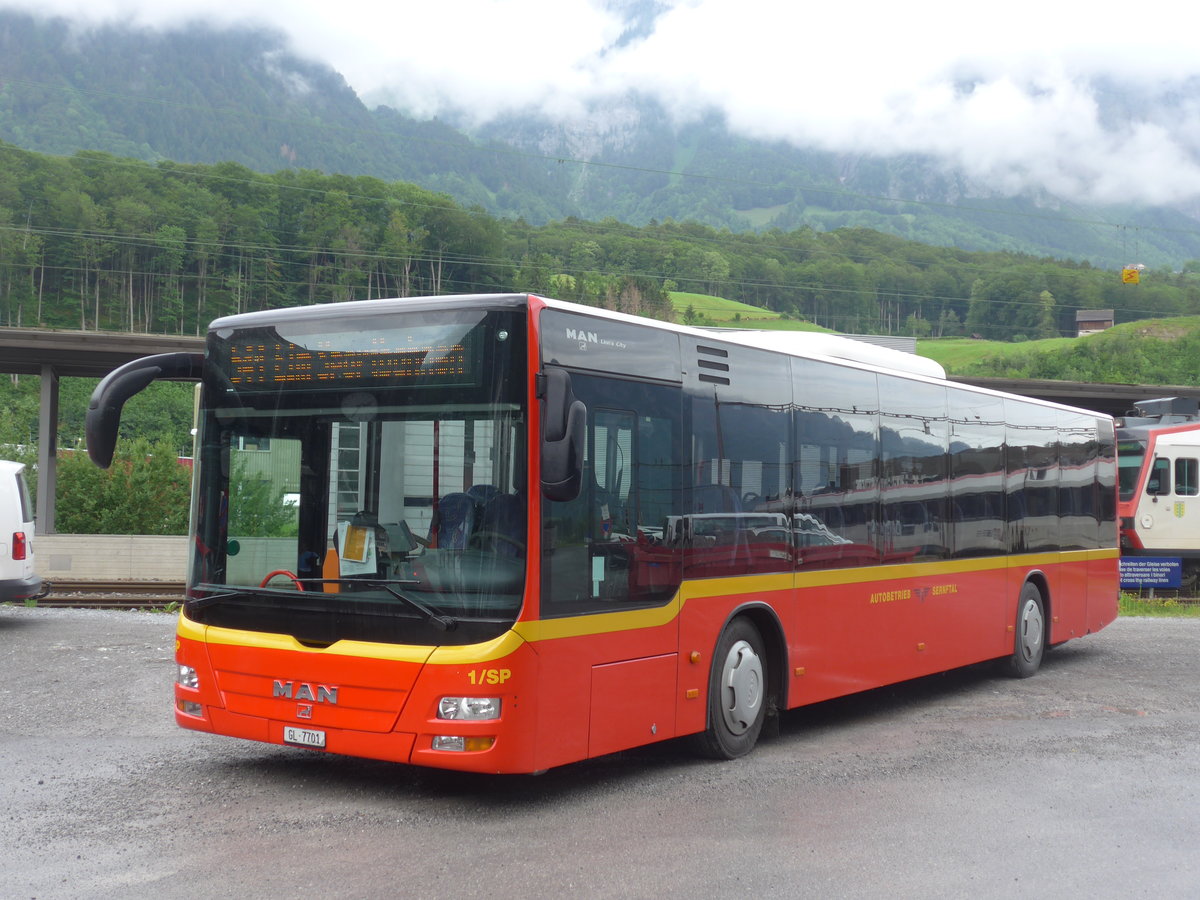 (206'266) - AS Engi - Nr. 1/SP/GL 7701 - MAN am 15. Juni 2019 beim Bahnhof Schwanden