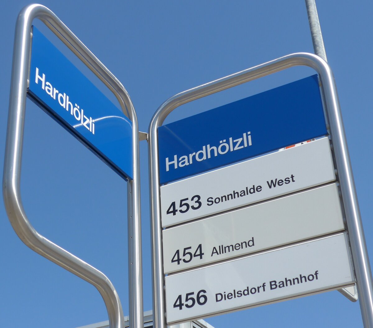 (208'254) - ZVV-Haltestellenschild - Regensdorf, Hardhlzli - am 1. August 2019