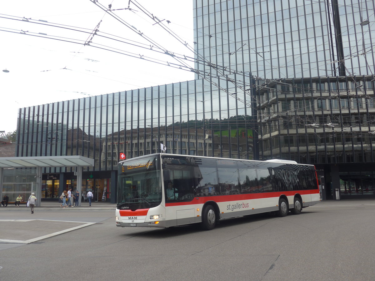 (208'935) - St. Gallerbus, St. Gallen - Nr. 226/SG 198'226 - MAN am 17. August 2019 beim Bahnhof St. Gallen