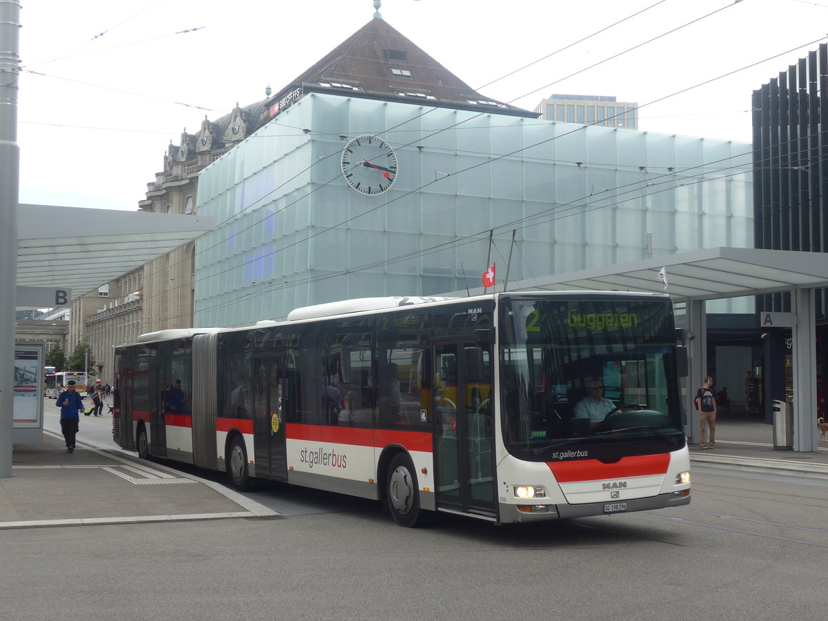 (208'938) - St. Gallerbus, St. Gallen - Nr. 296/SG 198'296 - MAN am 17. August 2019 beim Bahnhof St. Gallen