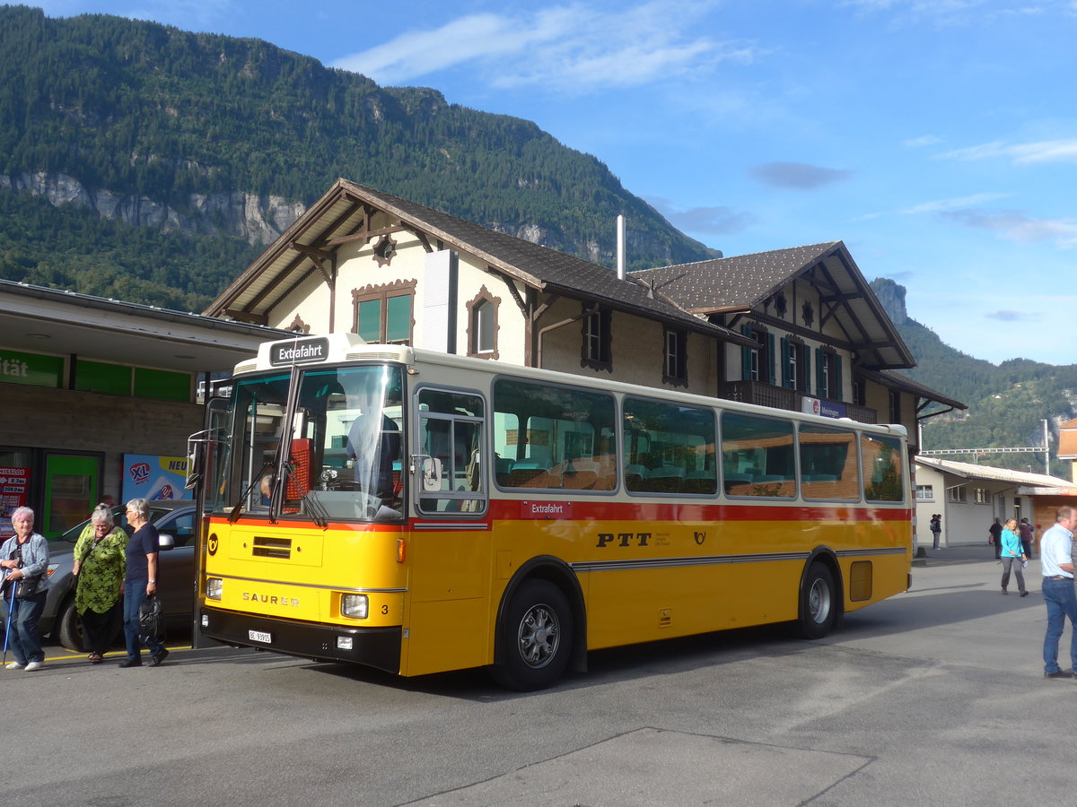 (209'734) - Kolb, Grasswil - Nr. 3/BE 93'915 - Saurer/R&J (ex Schmocker, Stechelberg Nr. 3; ex Schmocker, Stechelberg Nr. 1; ex Gertsch, Stechelberg Nr. 1) am 22. September 2019 in Meiringen, Postautostation