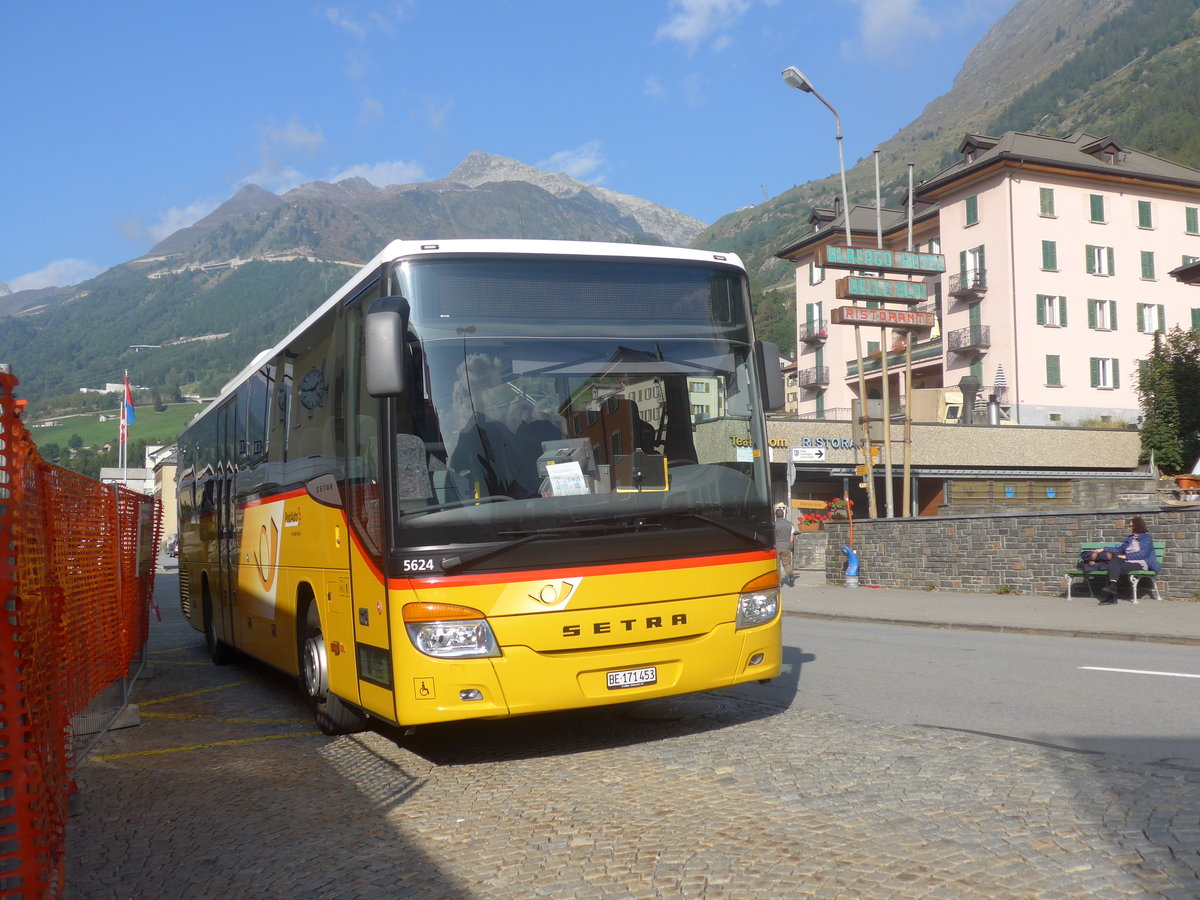 (209'815) - PostAuto Bern - BE 171'453 - Setra (ex AVG Meiringen Nr. 73) am 28. September 2019 beim Bahnhof Airolo