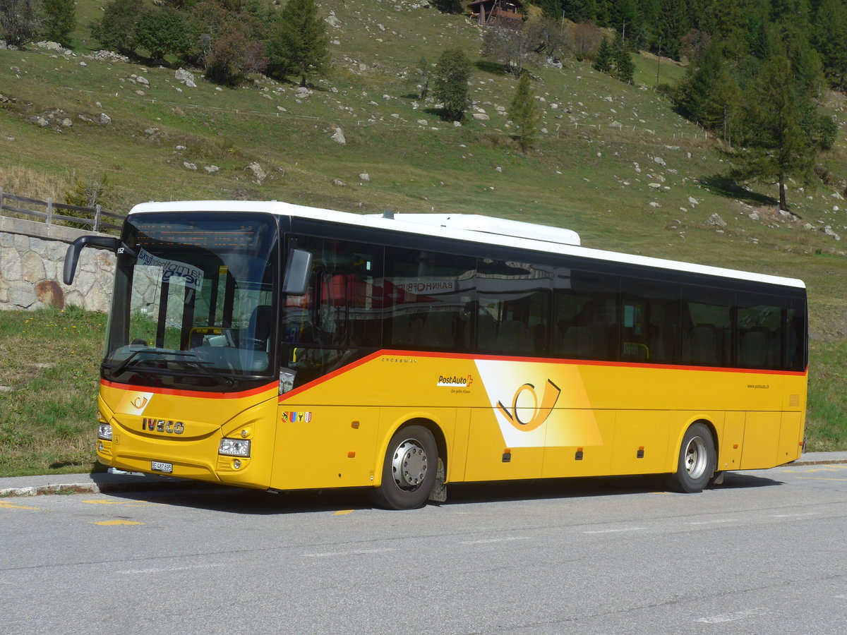 (209'826) - PostAuto Bern - BE 487'695 - Iveco am 28. September 2019 beim Bahnhof Oberwald