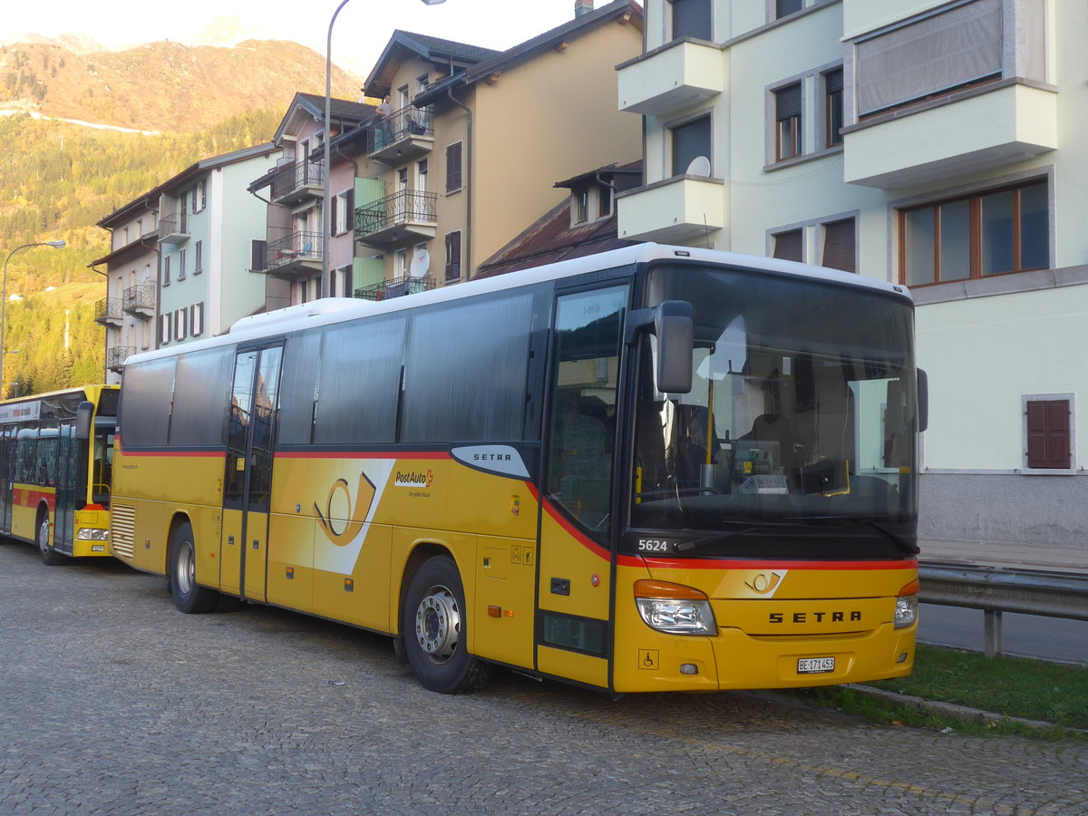 (210'494) - PostAuto Bern - BE 171'453 - Setra (ex AVG Meiringen Nr. 73) am 26. Oktober 2019 beim Bahnhof Airolo