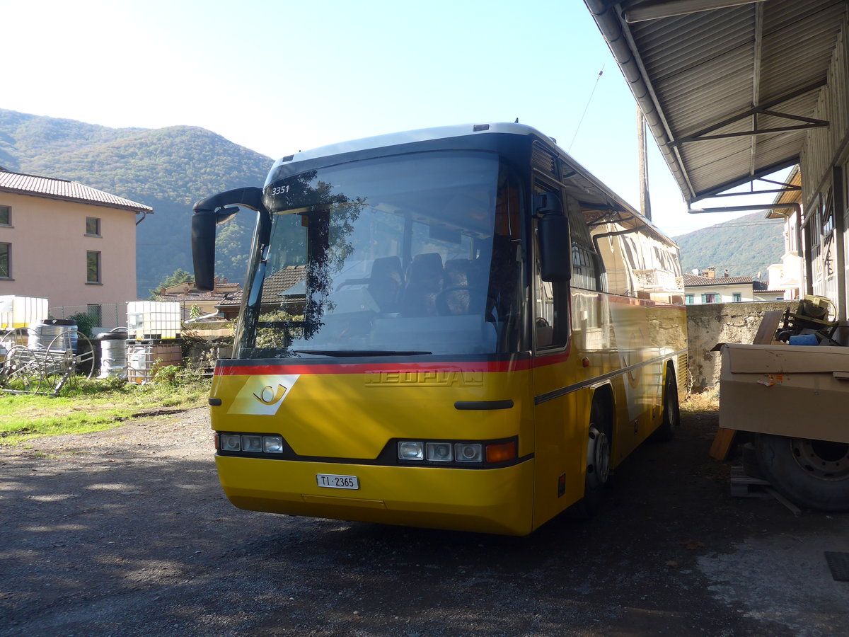 (210'556) - Merzaghi, Maroggia - TI 2365 - Neoplan am 26. Oktober 2019 in Maroggia, Garage