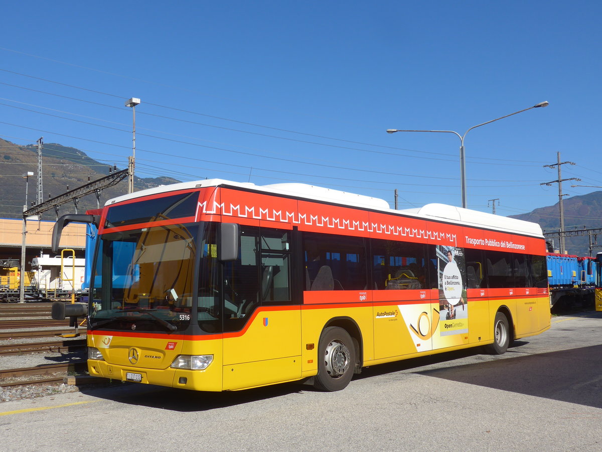 (210'590) - AutoPostale Ticino - TI 237'032 - Mercedes am 26. Oktober 2019 beim Bahnhof Cadenazzo