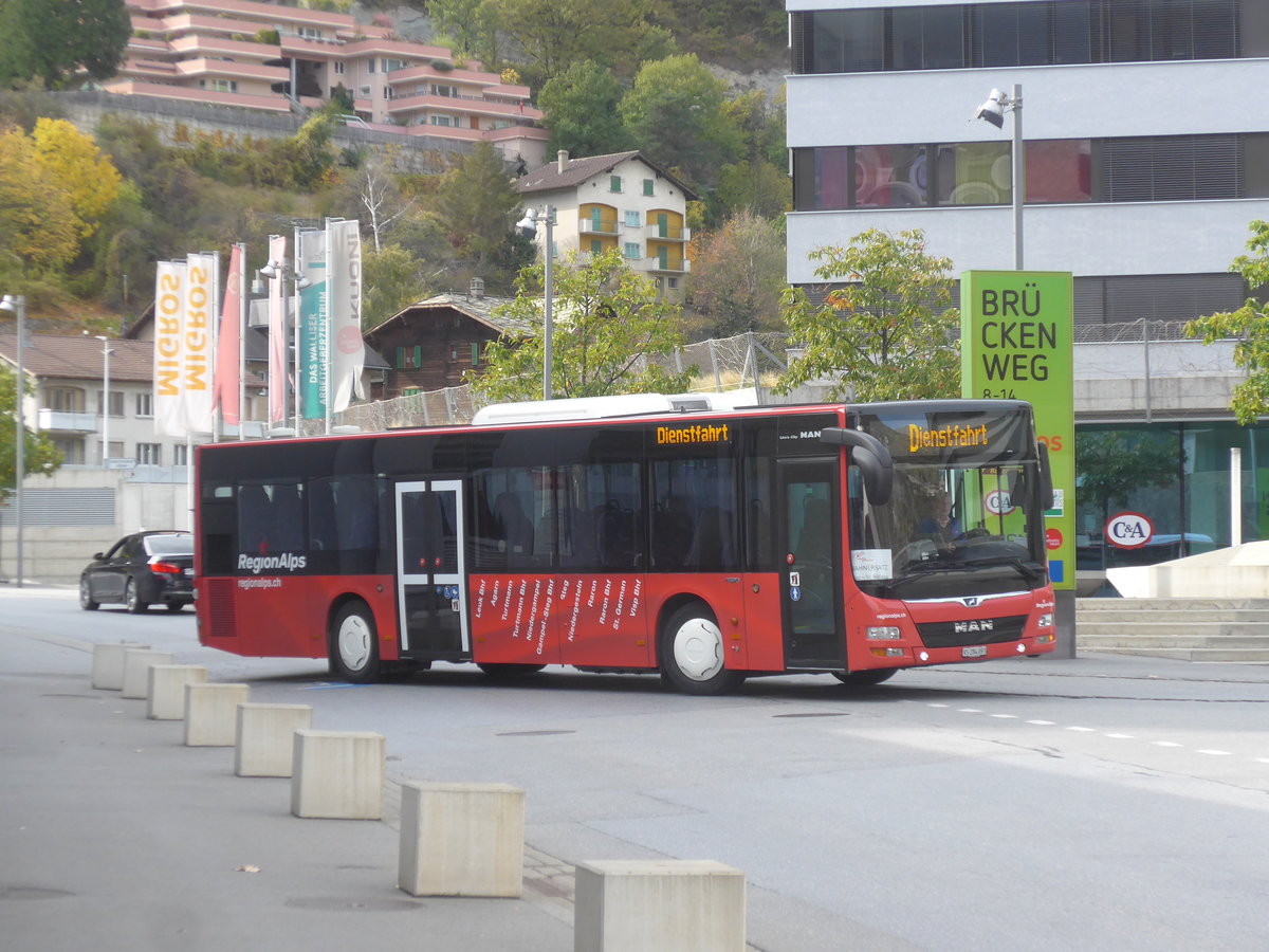 (210'660) - Ruffiner, Turtmann - VS 284'093 - MAN am 27. Oktober 2019 beim Bahnhof Visp