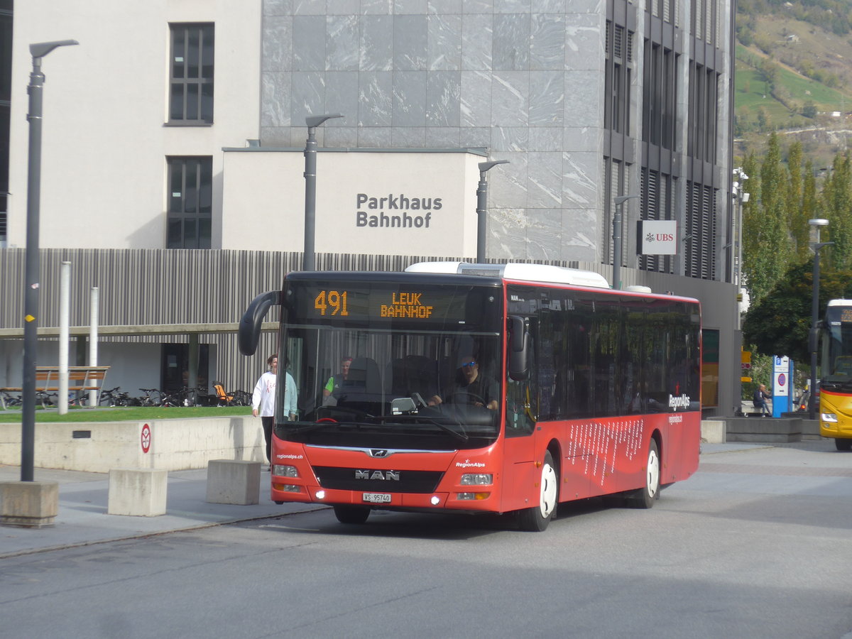 (210'669) - Ruffiner, Turtmann - VS 95'740 - MAN am 27. Oktober 2019 beim Bahnhof Visp