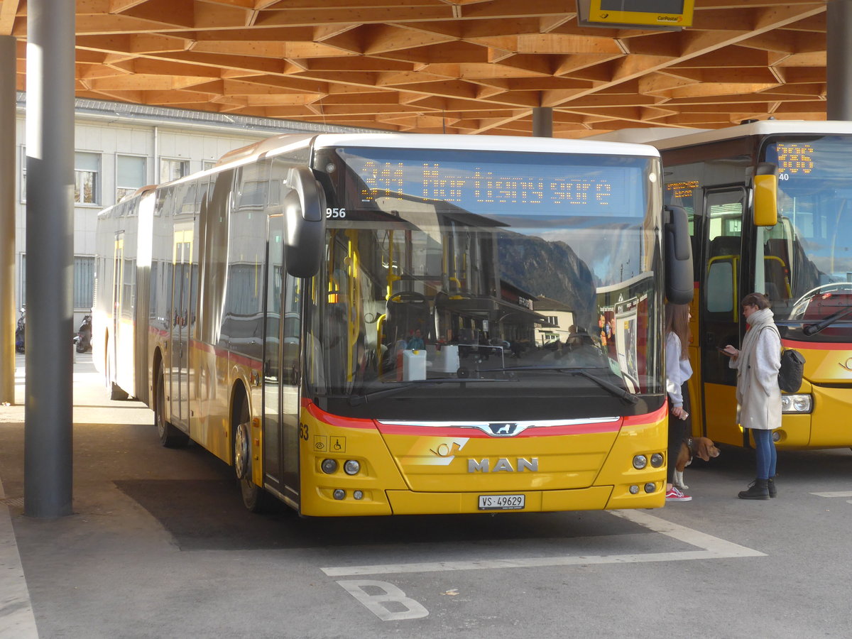 (210'946) - PostAuto Wallis - Nr. 63/VS 49'629 - MAN am 9. November 2019 beim Bahnhof Sion